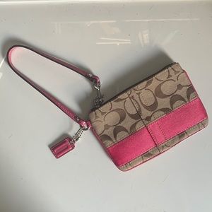 AMAZING CONDITION Coach Wristlet!